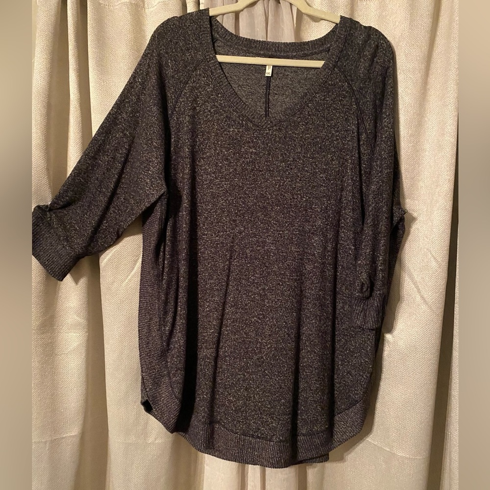 Comfy and soft 3/4 sleeve, grey.